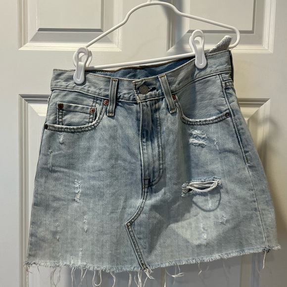 Levi’s Denim Mini Skirt / Size 26 - Picture 2 of 7